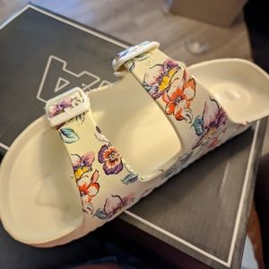 MIA Sandals